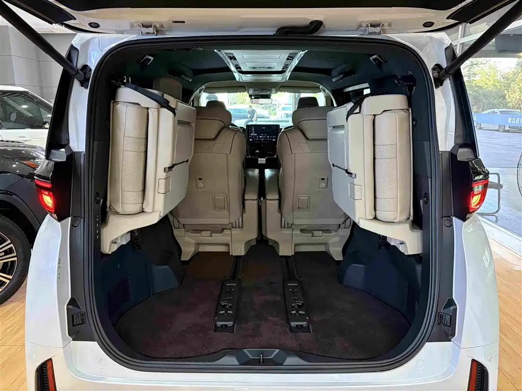 Toyota Vellfire — миниатюра 11