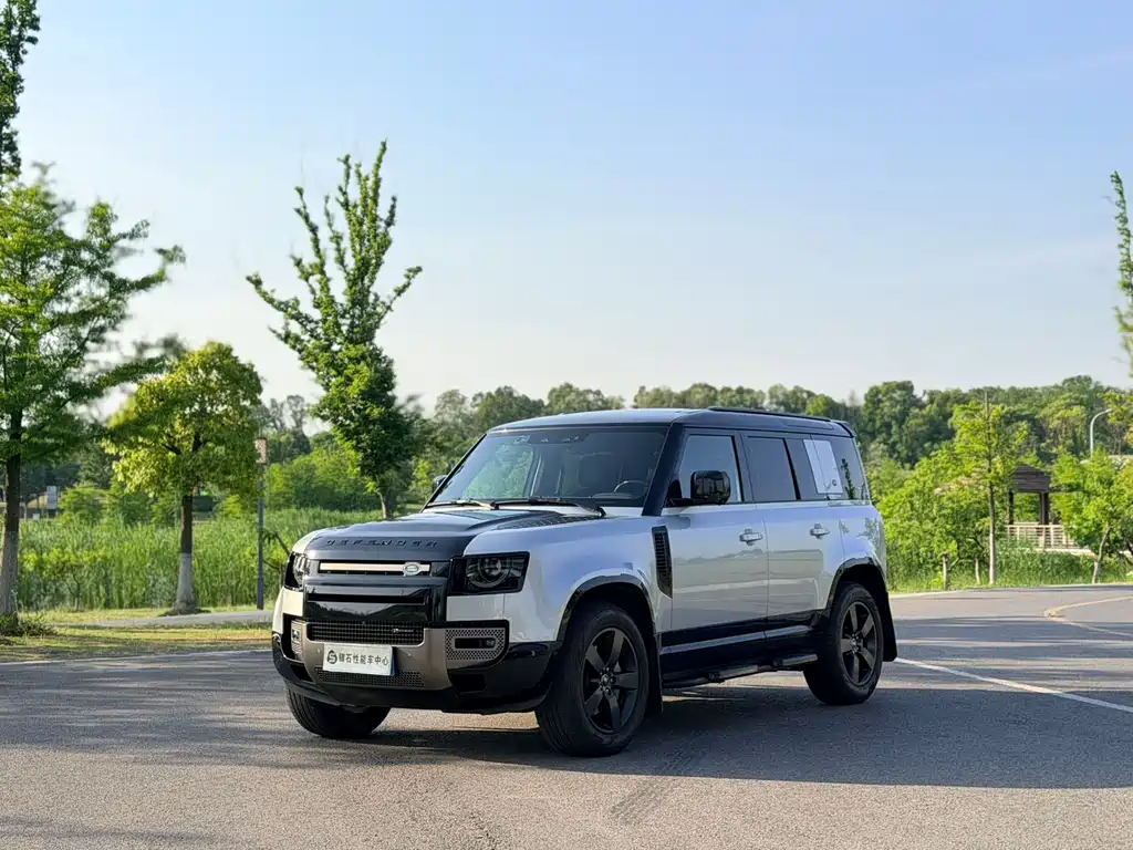Land Rover Defender 2023