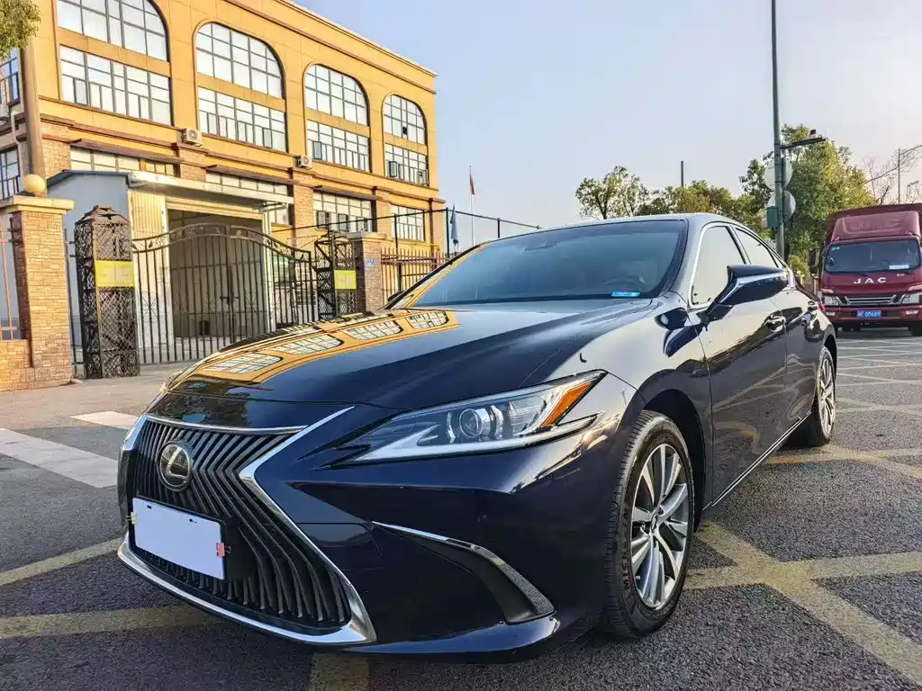 Lexus ES 2021