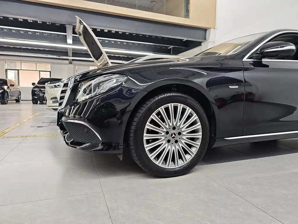 Mercedes-Benz E-Class — миниатюра 10