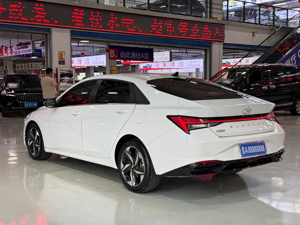 Hyundai Elantra — миниатюра 4