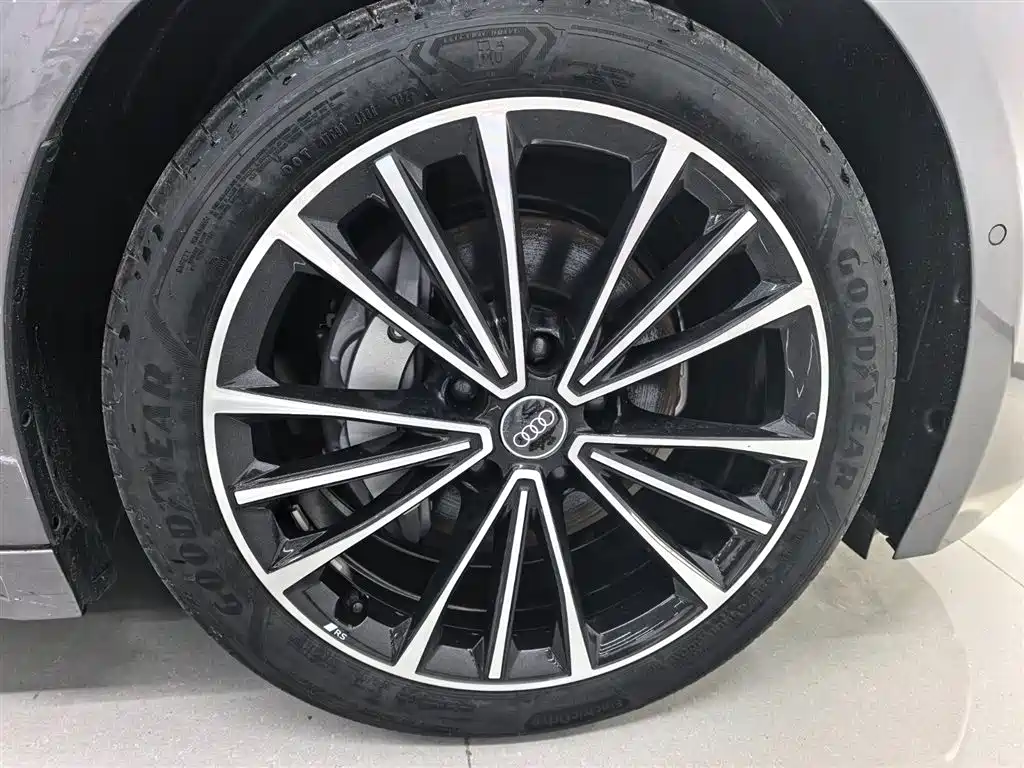 Audi A6L e-tron — миниатюра 8