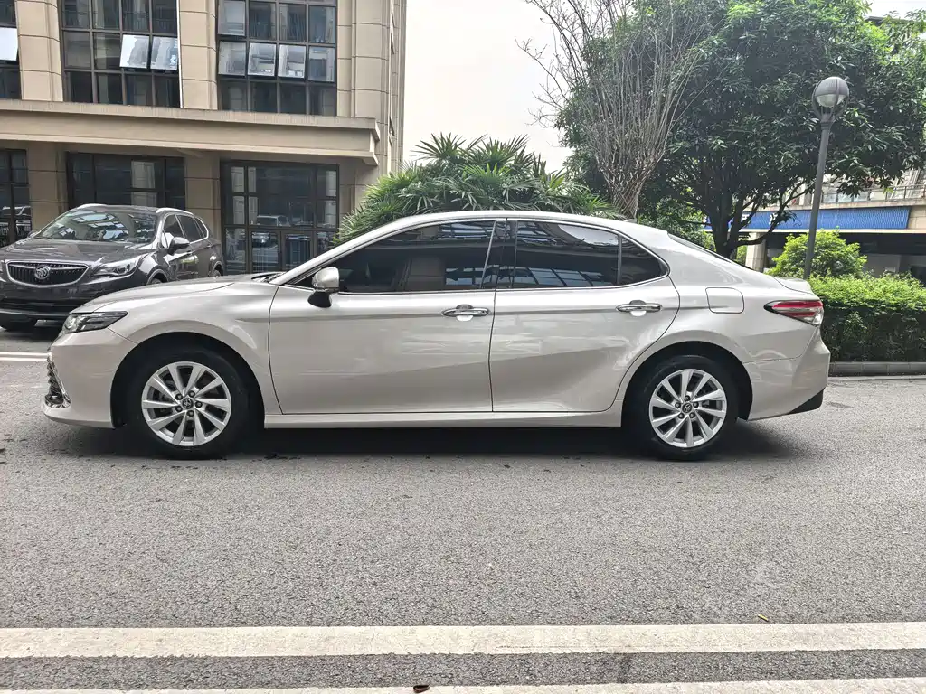 Toyota Camry 2021 2.0G Luxury