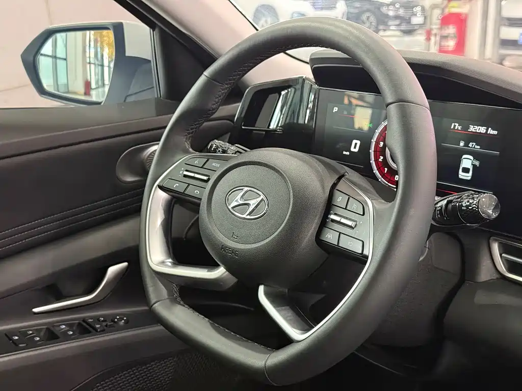 Hyundai Elantra — миниатюра 13