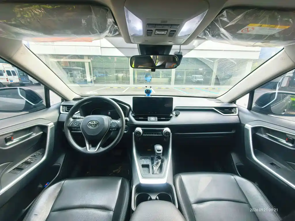 Toyota RAV4 — миниатюра 8