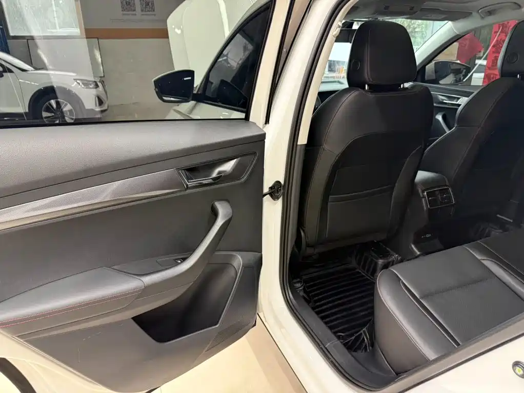 Skoda Karoq — миниатюра 17