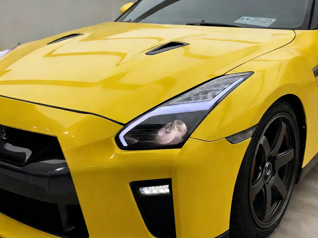 Nissan GT-R — миниатюра 5