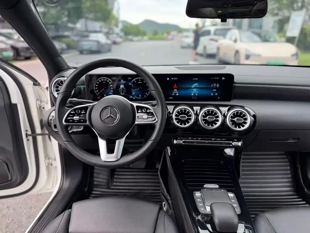 Mercedes-Benz A-Class — миниатюра 8