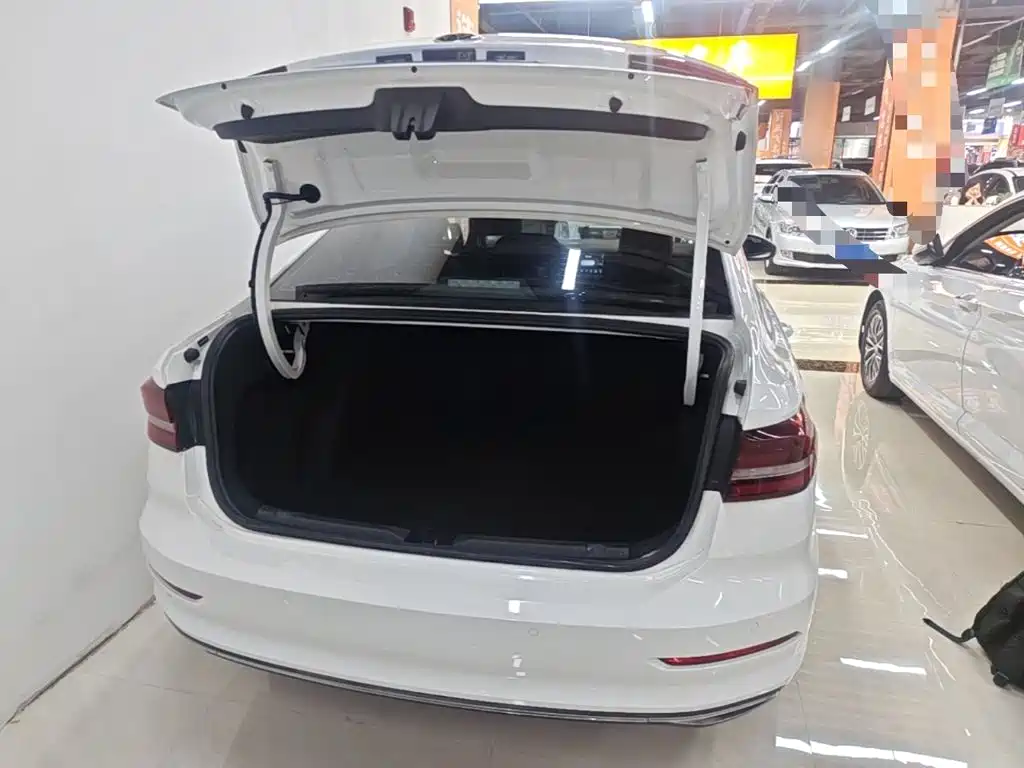 Volkswagen Lavida — миниатюра 19