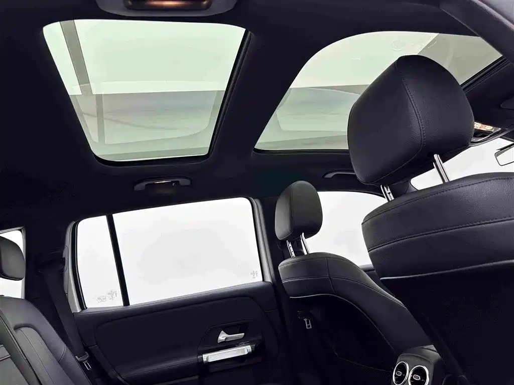 Mercedes-Benz GLB — миниатюра 22