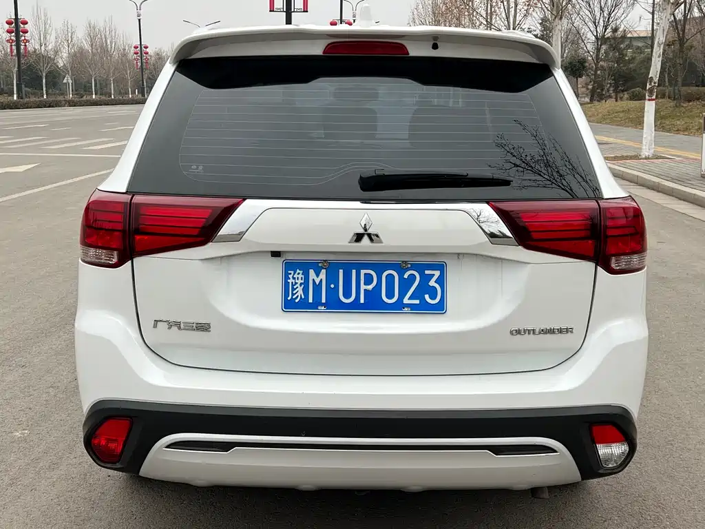MITSUBISHI OUTLANDER