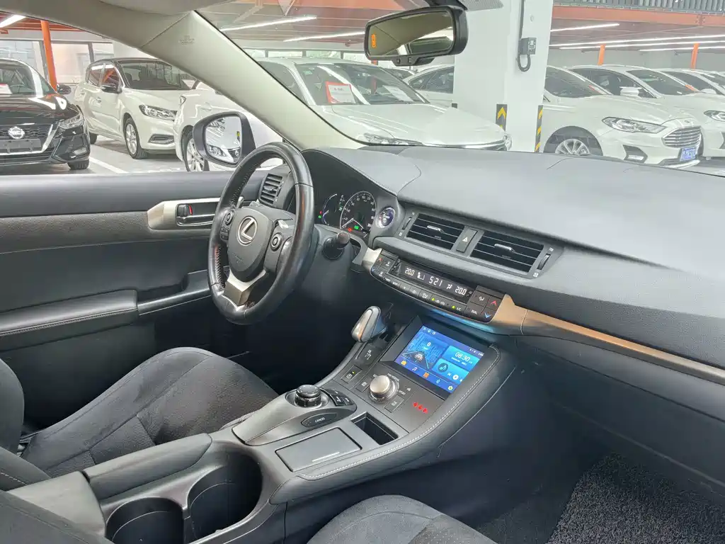 Lexus CT — миниатюра 8