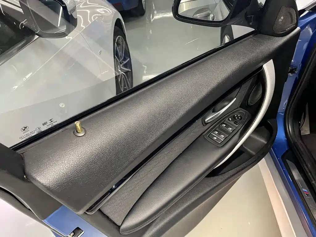BMW 3 Series — миниатюра 17