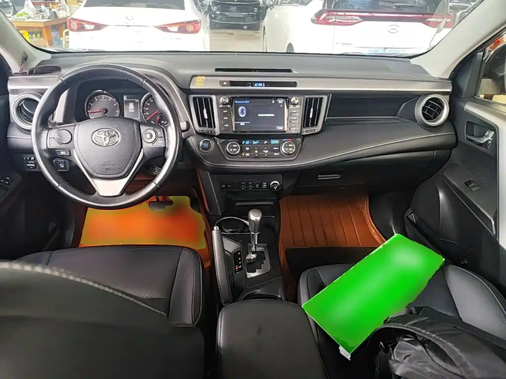 Toyota RAV4 — миниатюра 10
