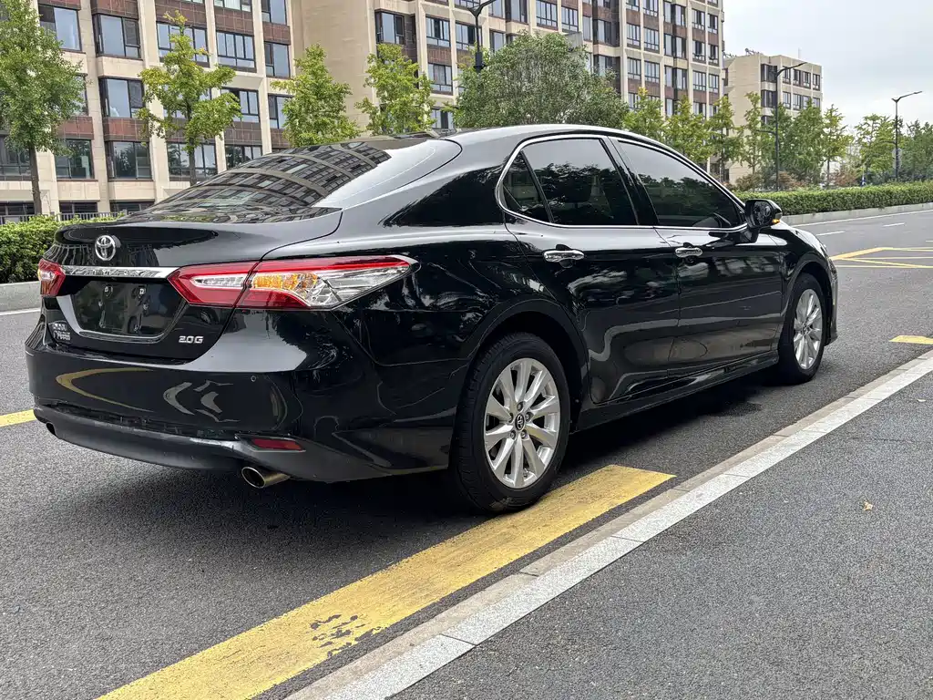 Toyota Camry — миниатюра 14