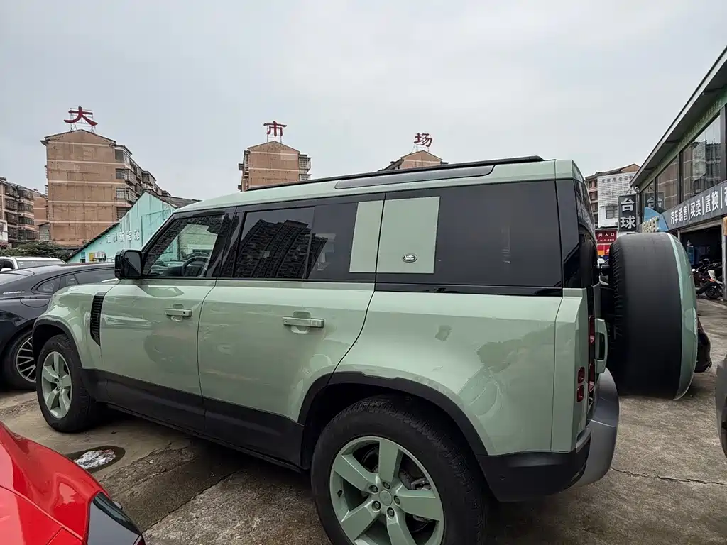 Land Rover Defender — миниатюра 4