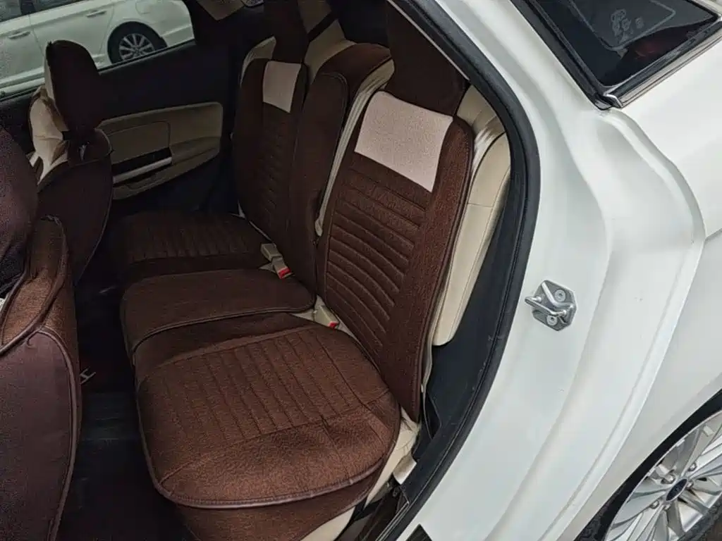 Ford Escort — миниатюра 17