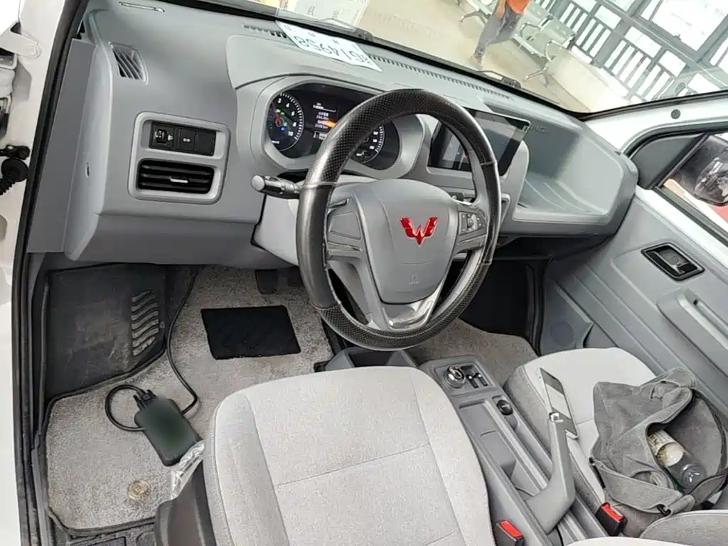 Wuling Yangguang — миниатюра 10