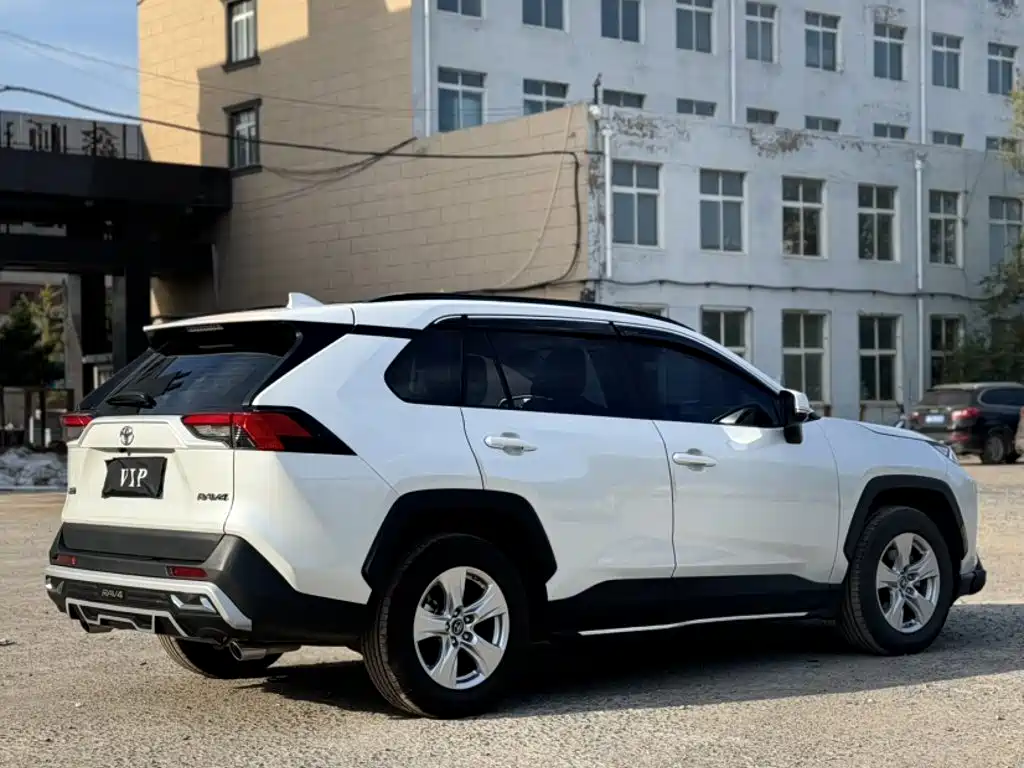 Toyota RAV4 — миниатюра 8