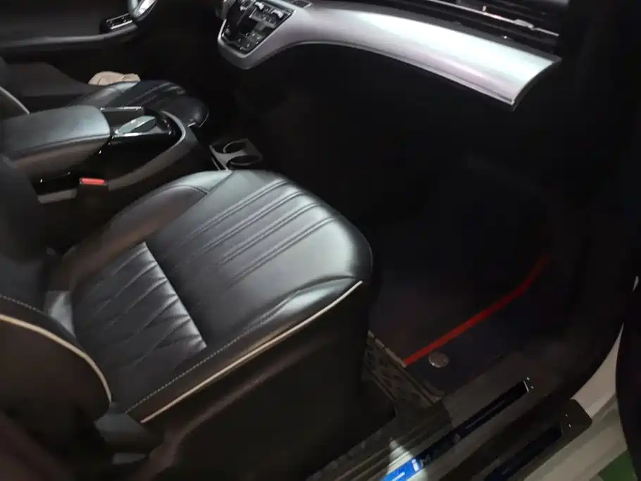 Roewe iMAX8 2022 400TGI Flagship