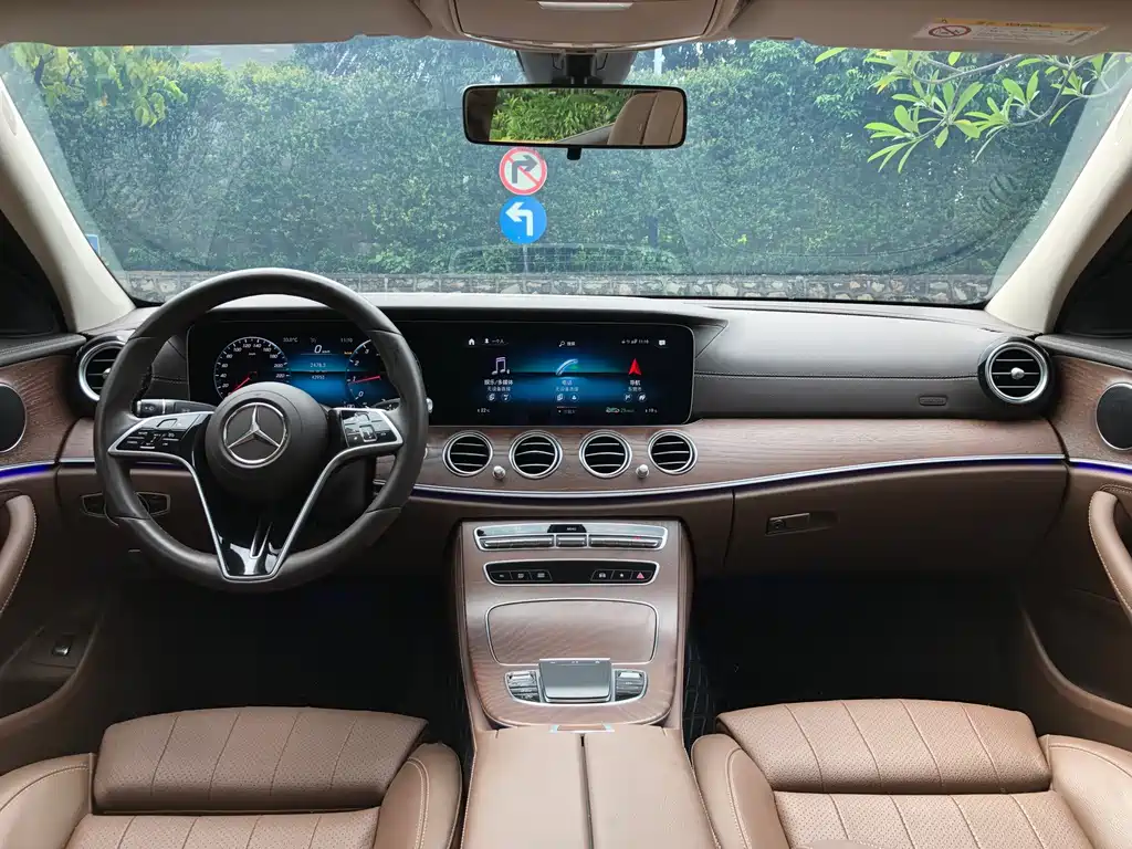 Mercedes-Benz E-Class — миниатюра 13