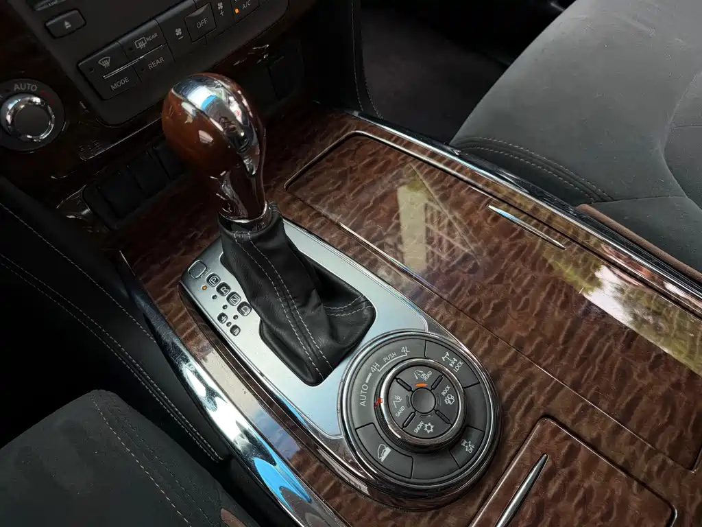 Nissan Patrol — миниатюра 11