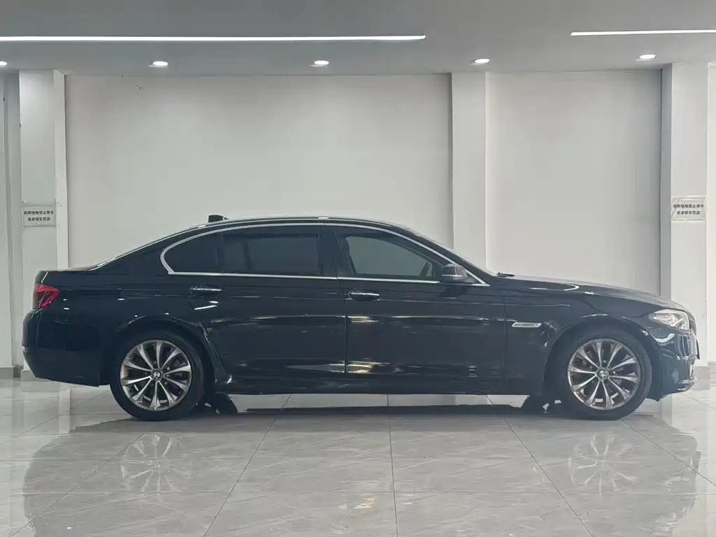 BMW 5 Series — миниатюра 4