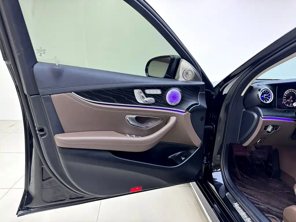 Mercedes-Benz E-Class — миниатюра 8