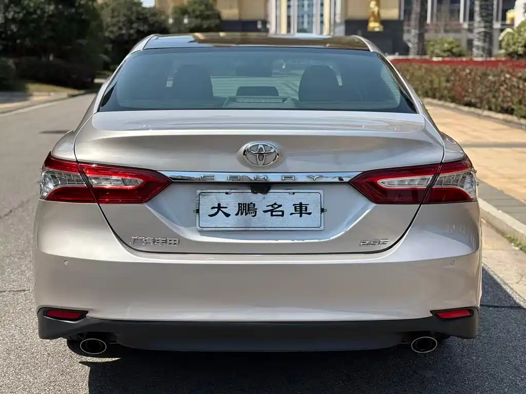 Toyota Camry — миниатюра 5