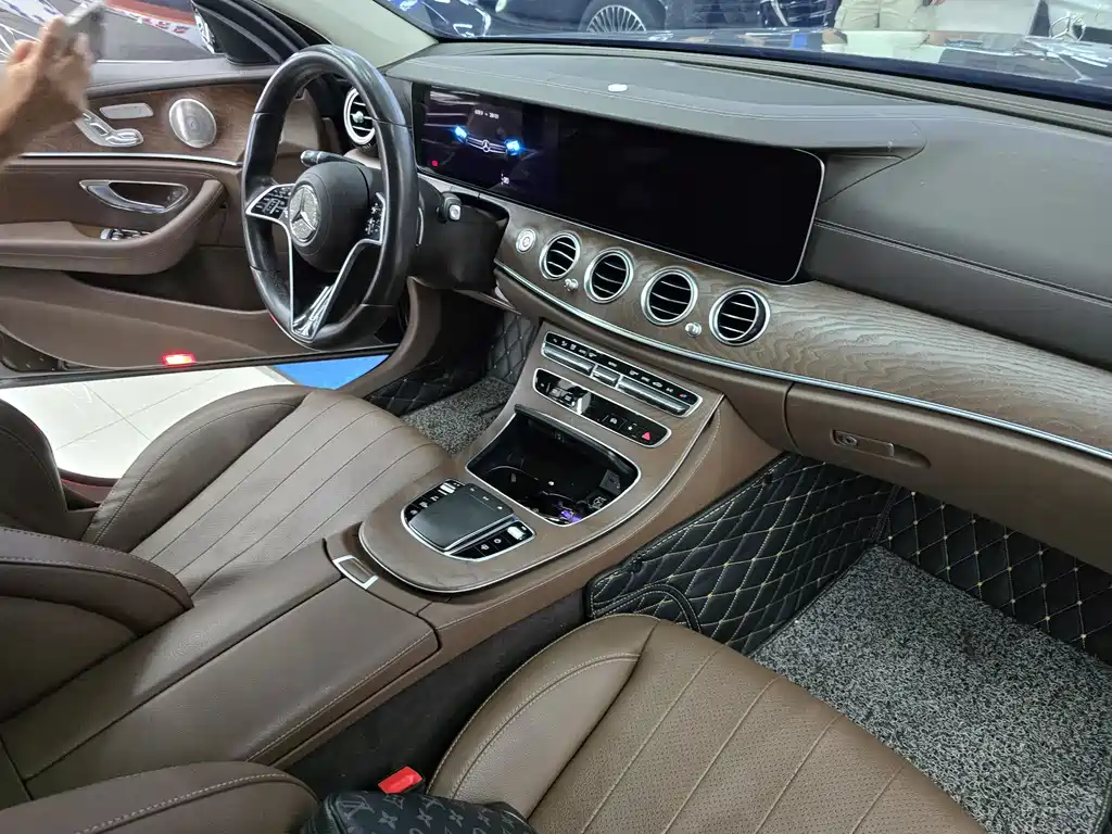 Mercedes-Benz E-Class — миниатюра 8