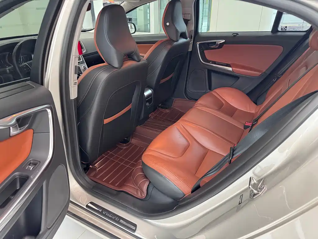 Volvo S60 — миниатюра 6