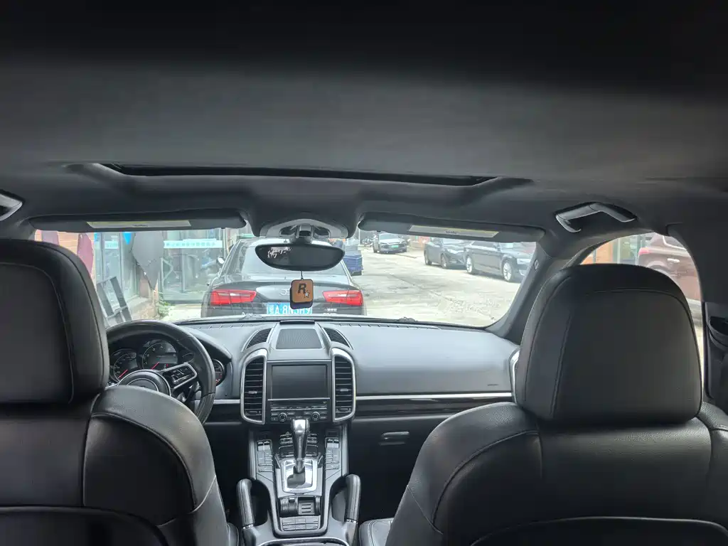 Porsche Cayenne — миниатюра 10