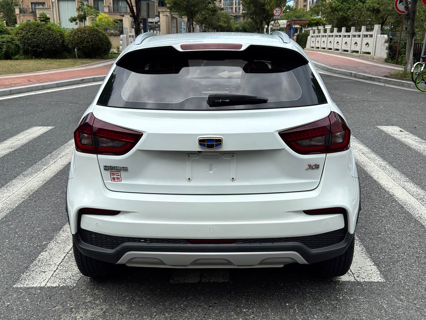 Geely Vision X3 1.5 л 2021 г. Белый, пробег 25000 км
