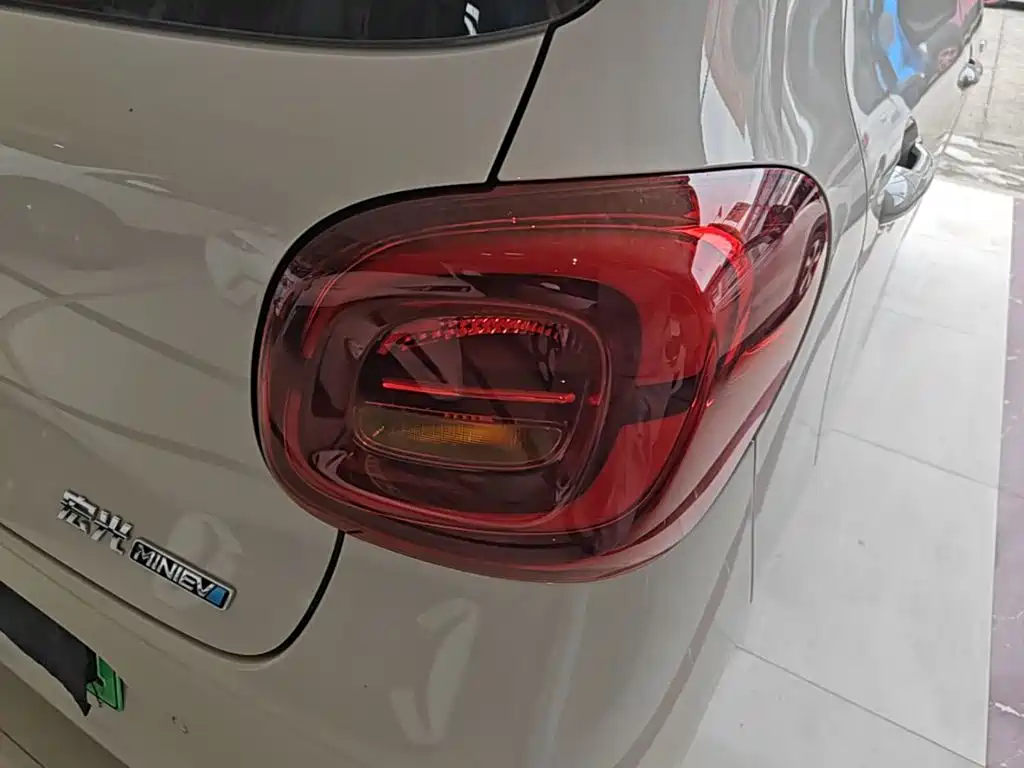 Wuling MINIEV — миниатюра 8