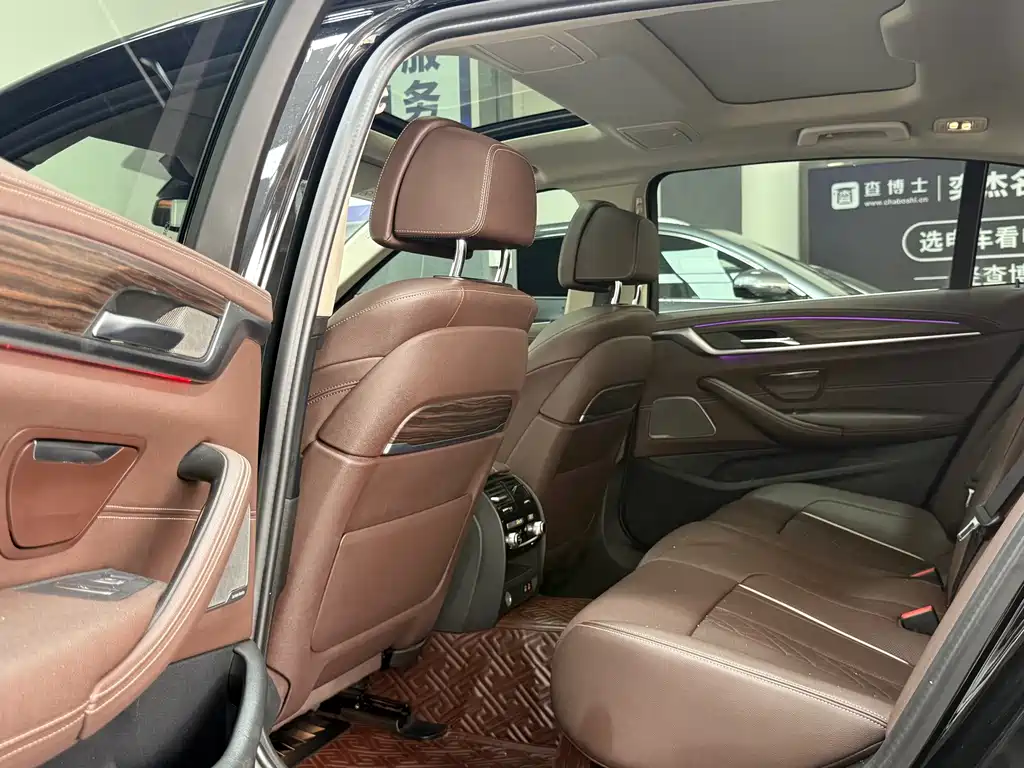 BMW 5 Series — миниатюра 6