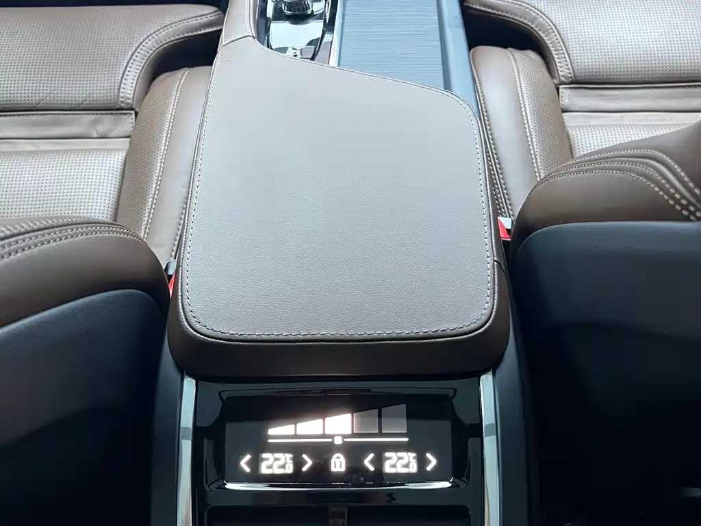 Volvo XC90 PHEV — миниатюра 26