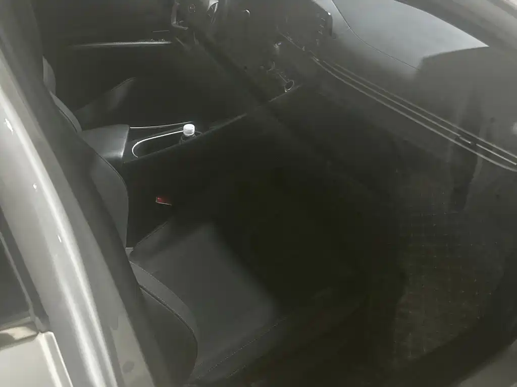 Hyundai Elantra — миниатюра 8