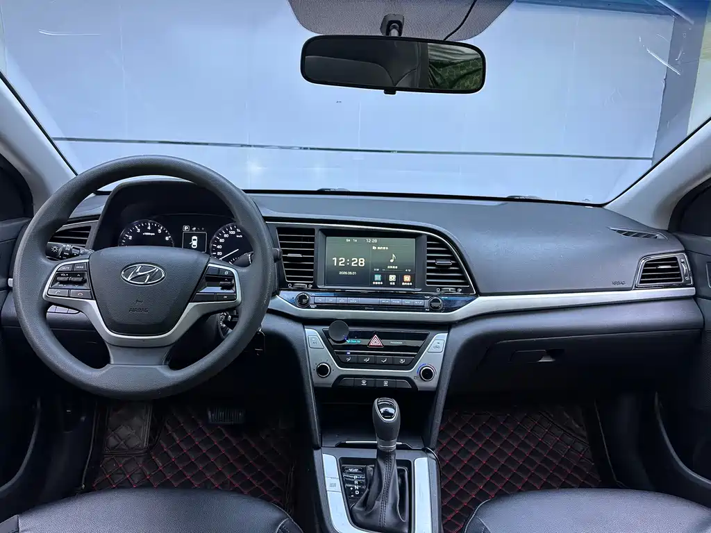 Hyundai Elantra — миниатюра 7