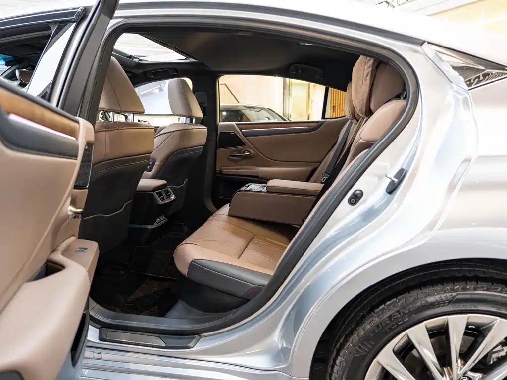 Lexus ES 2025 300h Executive
