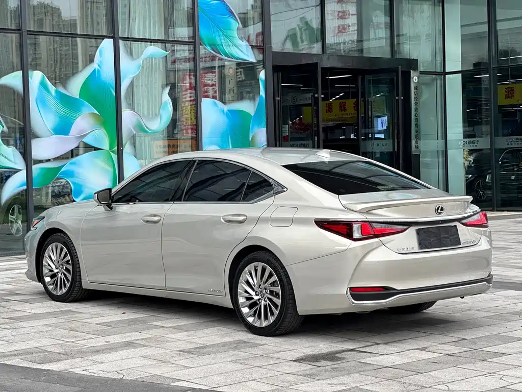 Lexus ES — миниатюра 14