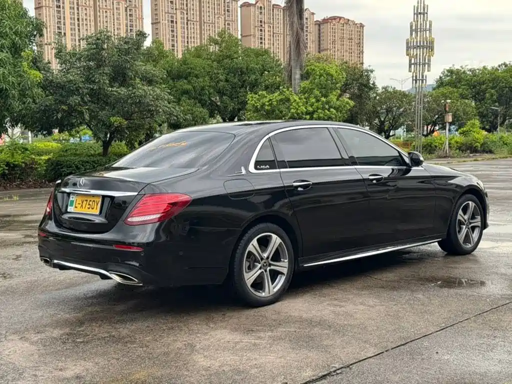 Mercedes-Benz E-Class — миниатюра 7