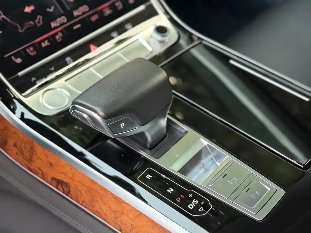 Audi A8 — миниатюра 10