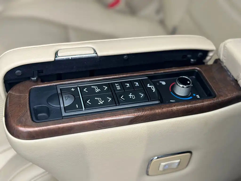 Toyota Alphard — миниатюра 11