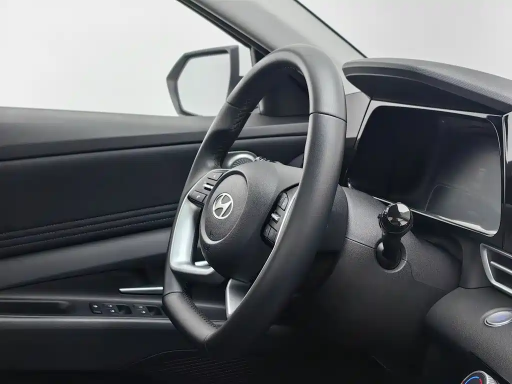 Hyundai Elantra — миниатюра 22