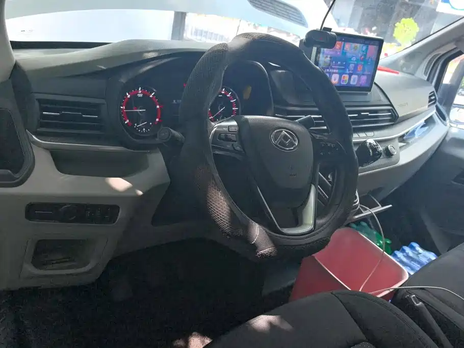 MAXUS V90 — миниатюра 11