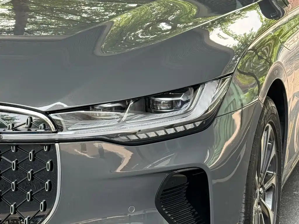 Lincoln Z 2022 i
