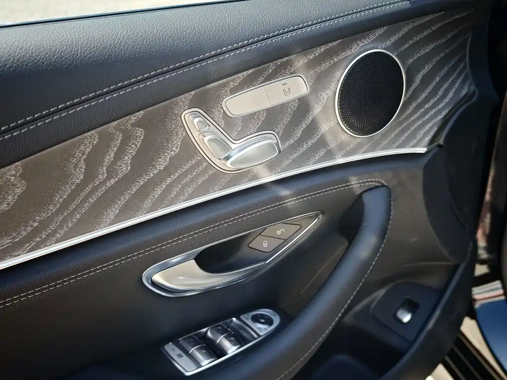 Mercedes-Benz E-Class — миниатюра 5