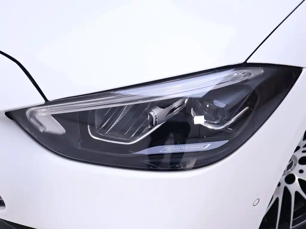 Mercedes-Benz C-Class — миниатюра 4