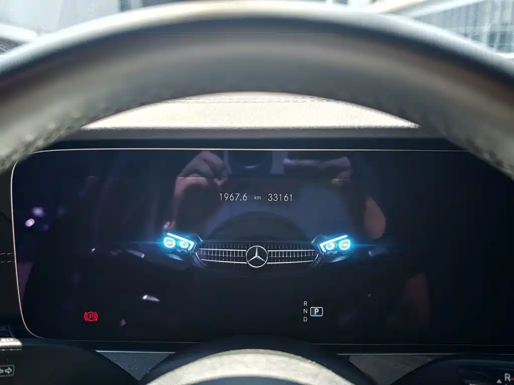 Mercedes-Benz E-Class — миниатюра 7
