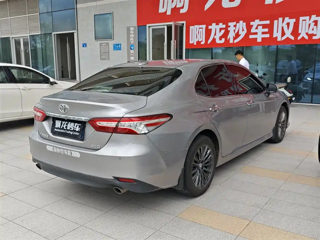 Toyota Camry — миниатюра 5